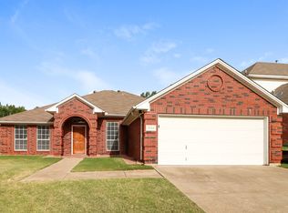 7824 Blossom Dr, Fort Worth, TX 76133