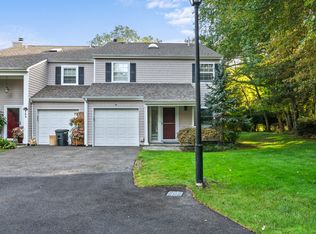 133 Boathouse Ln, Bay Shore, NY 11706