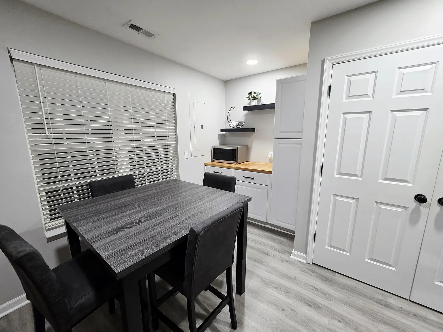 3 bed, 1359 sqft, $925 — Photo 3
