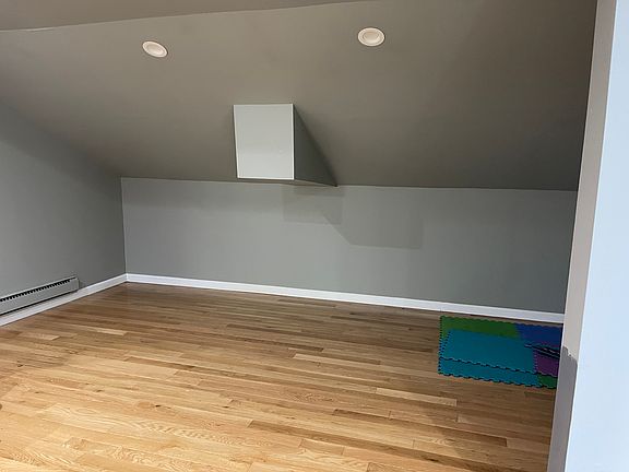 3rd image of 55 Fieldstone Dr
