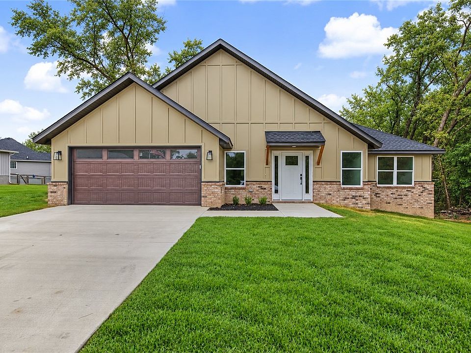 1st image of 3 Lockhart Pl