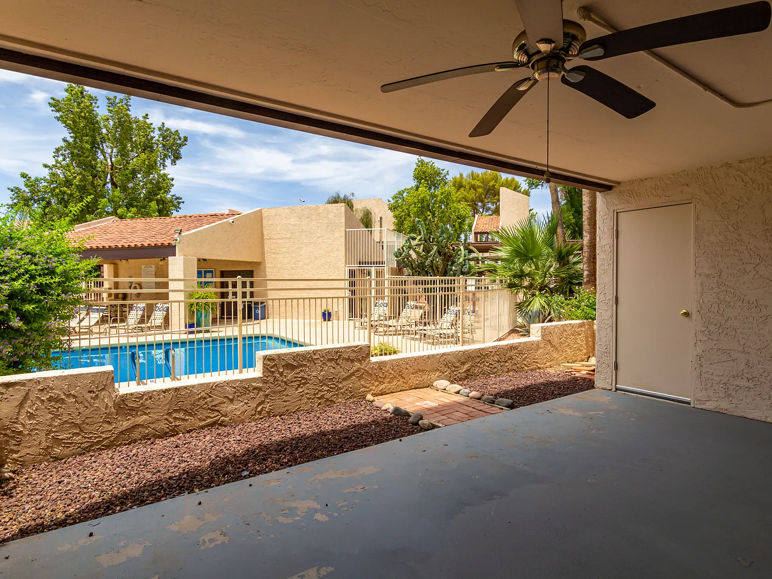 2 bed, 1024 sqft, $1,425 — Photo 1