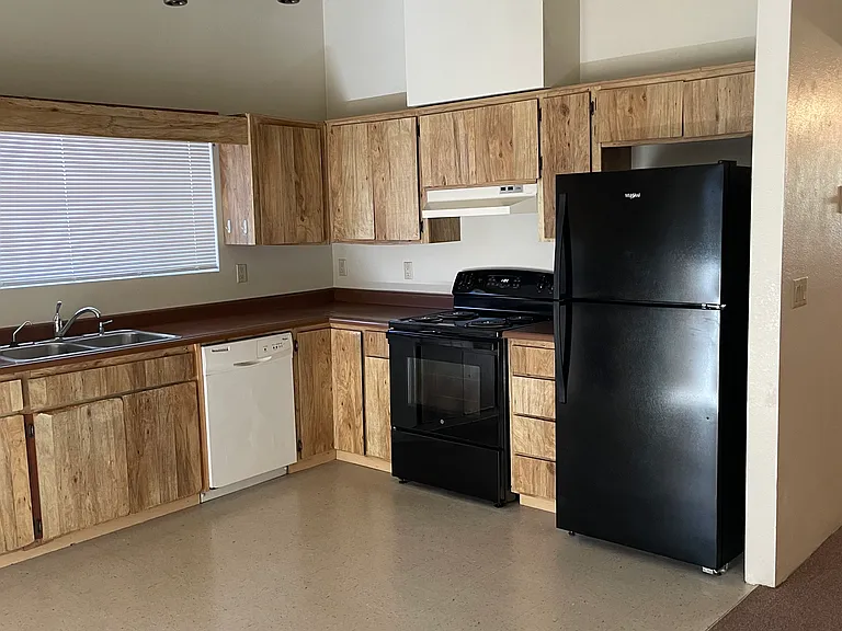 1335 N Walnut Blvd — Photo 3