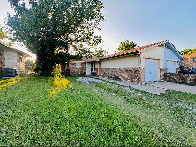 1103 Charisse St — Photo 1
