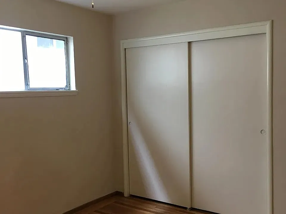 Bright 1-Bedroom Apartment in Convenient Oakland Location Parking Available — Photo 4