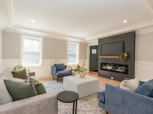 53 Page Rd, Bedford, MA 01730