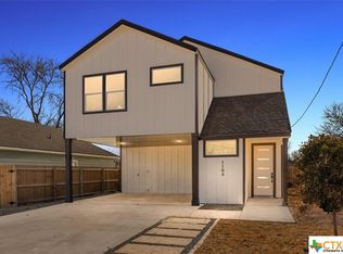 1102 4th St, Lockhart, TX 78644