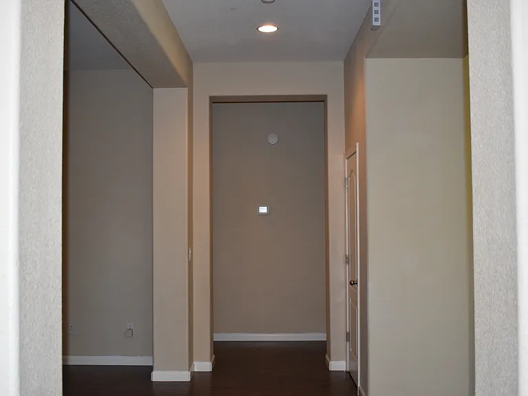 513 Canterbury Cir — Photo 8