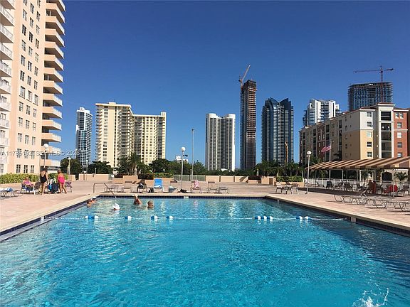 5th image of 250 174th St APT 706
