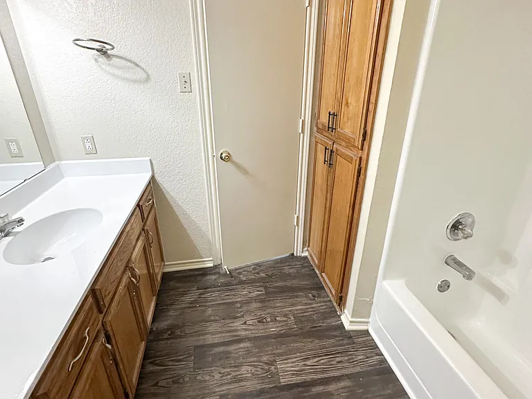 721 Avenue A #8 — Photo 24