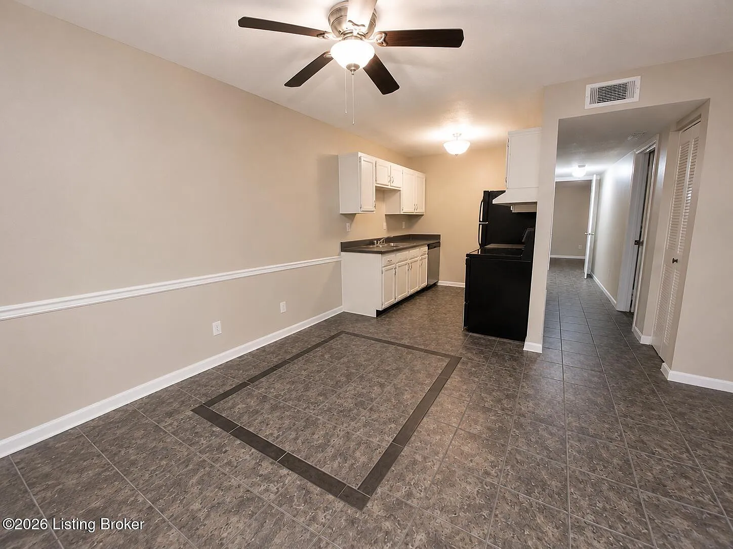 2 bed, 1.5 bath, 832 sqft, $1,275 — Photo 3