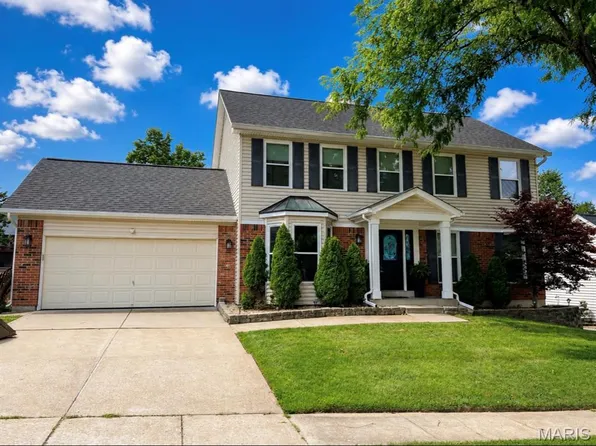 1525 Atlantic Crossing Dr, Fenton, MO 63026