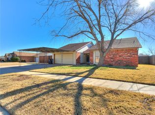 612 NE 15th St, Moore, OK 73160