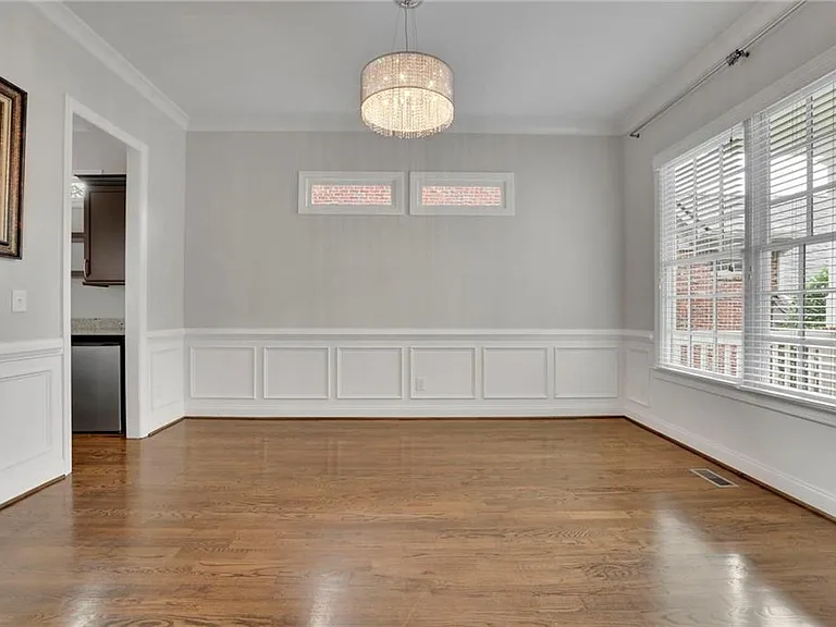 3245 Lynwood Dr — Photo 3
