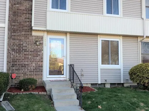 2049 Lac Du Mont Dr, Haslett, MI 48840