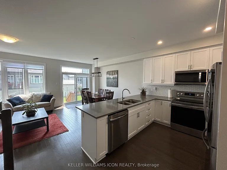 505 Manhattan Ct — Photo 6