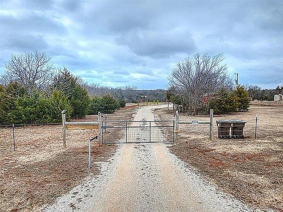 3rd image of 980497 S Seven Oaks Rd