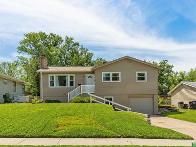 8313 Hillside Dr, Omaha, NE, 68114