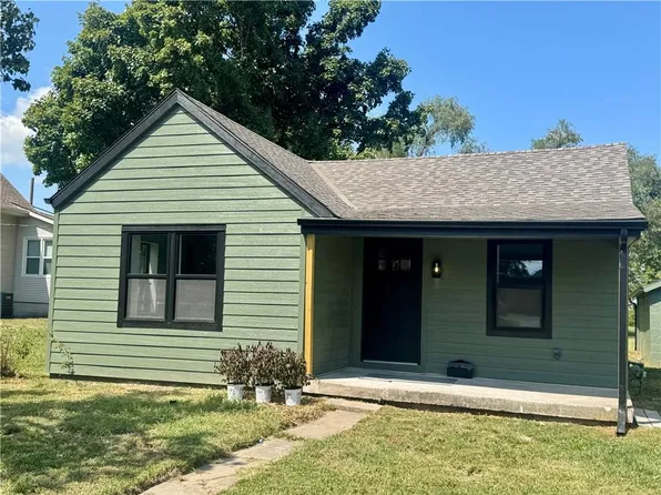 168 W North St, Peculiar, MO 64078