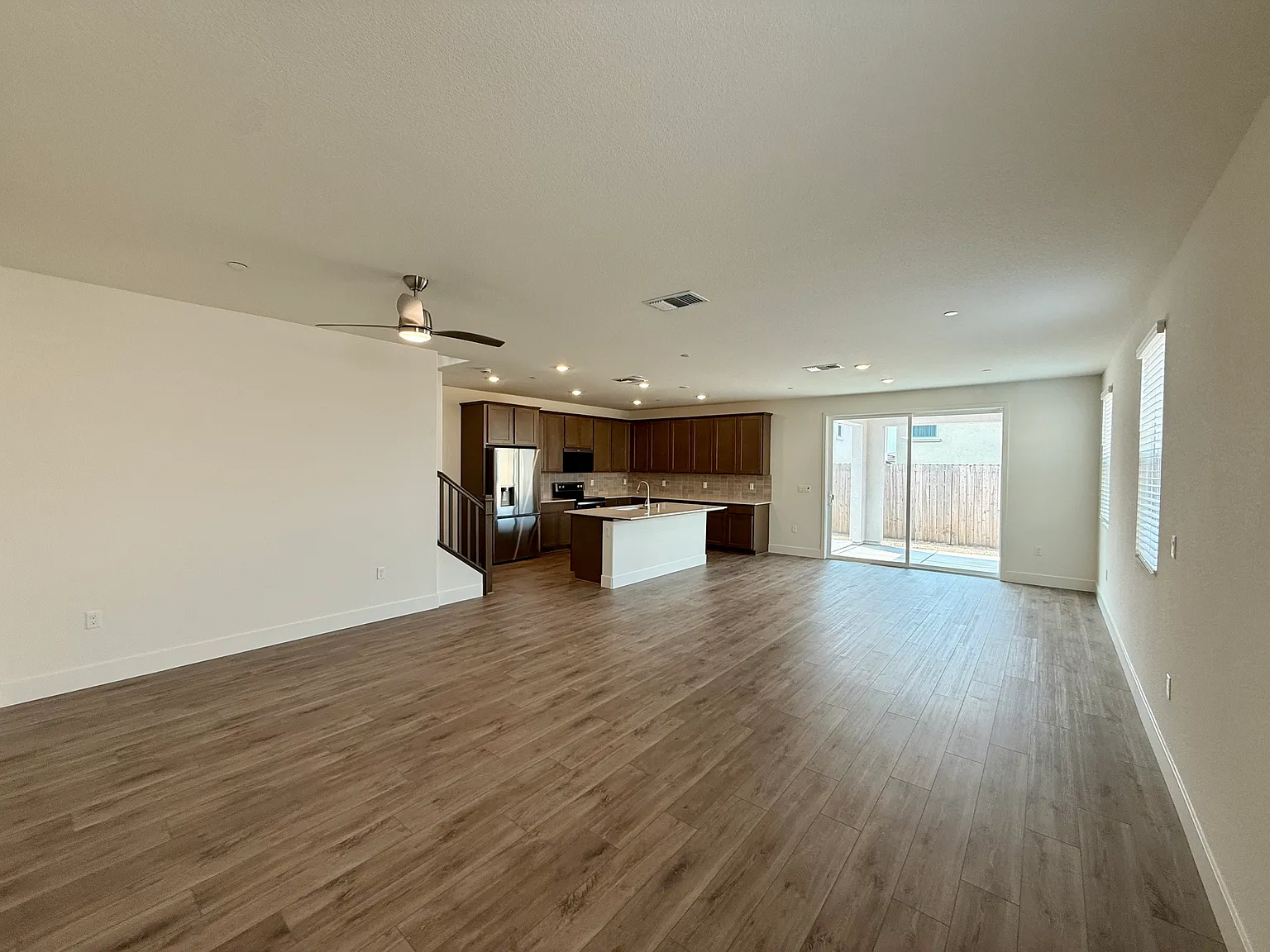 4 bed, 2528 sqft, $3,695 — Photo 3