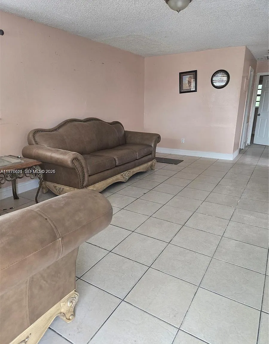 North West Lauderdale Add — Photo 2