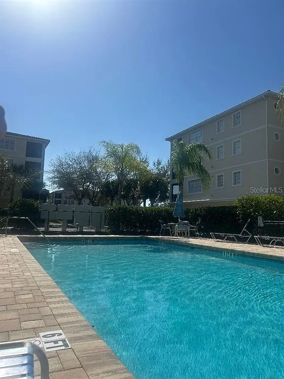3 bed, 2.0 bath, 1467 sqft, $5,000 — Photo 2