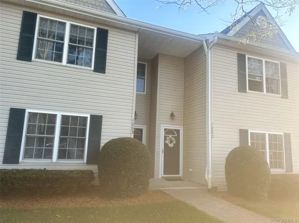 1082 Savoy Drive, Melville, NY 11747