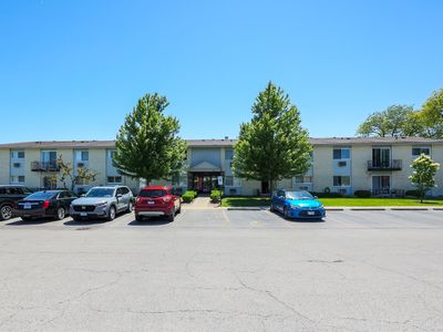 8812 Jody Ln APT 1B, Des Plaines, IL, 60016
