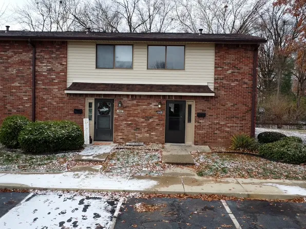 1068 Greenwood Trl W, Greenwood, IN 46142