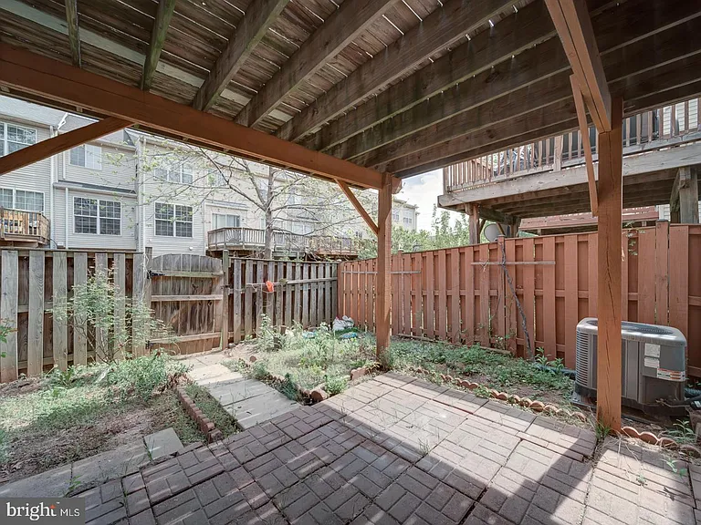 8241 Humphrey Ln — Photo 32
