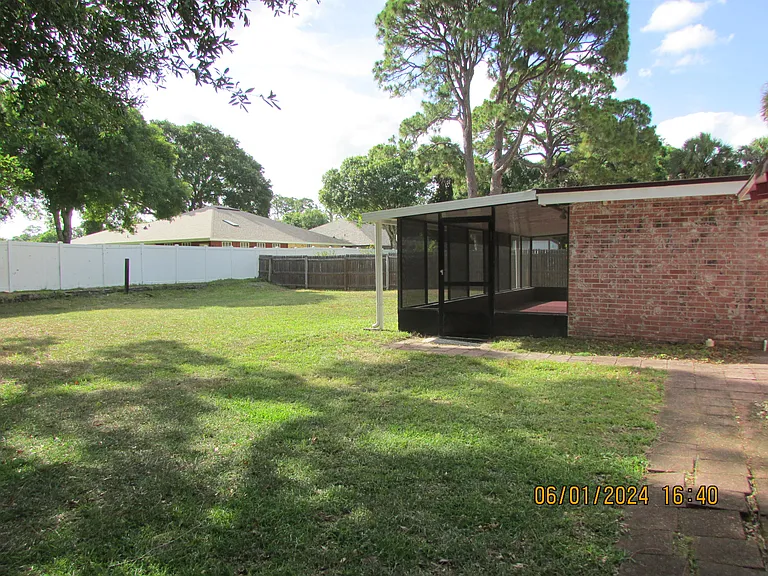 211 W Laila Dr — Photo 34