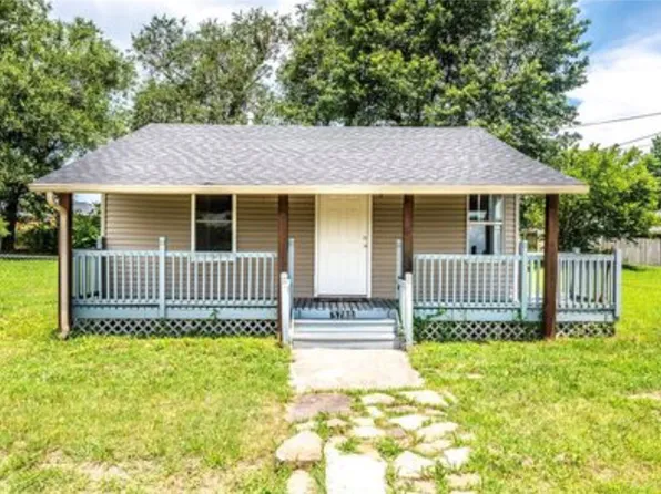 5780 W Wedington Dr, Fayetteville, AR 72704