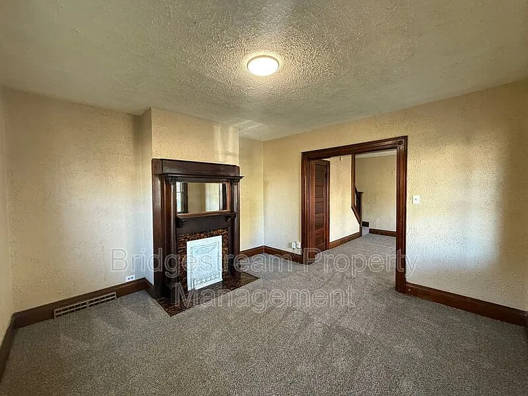 200 Hart St — Photo 4