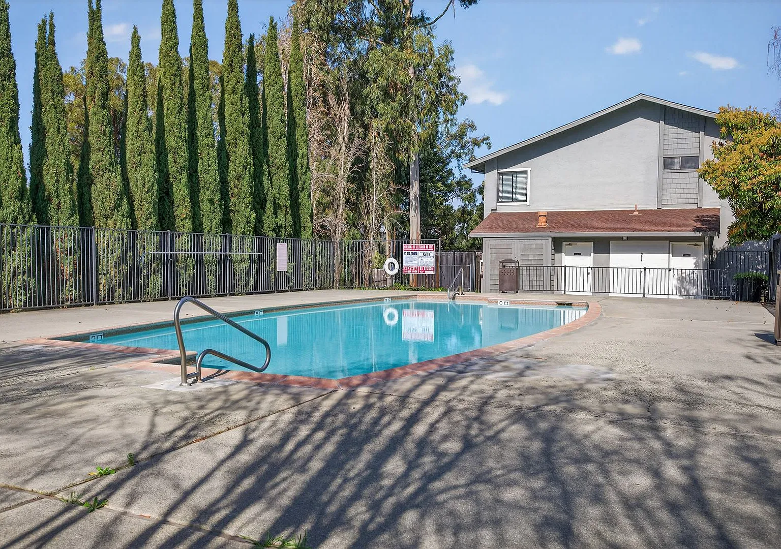 Upstairs 2 bedroom in Benicia Highlands HOA on Cambridge — Photo 2