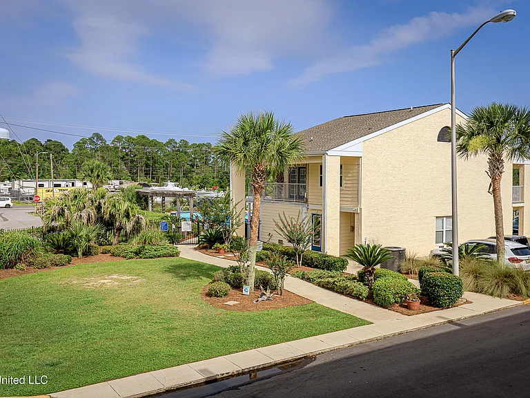 2421 Beachview Dr — Photo 54