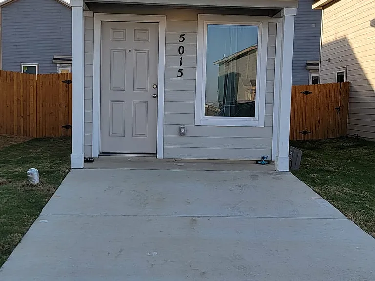 5015 Daisy Blossom — Photo 1