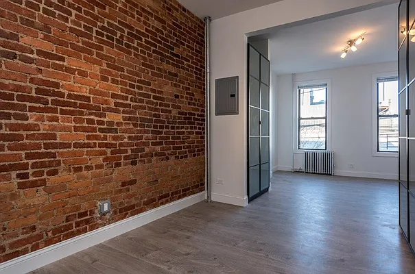 Rented by Nooklyn NYC LLC | media 12