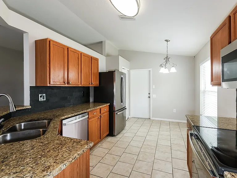 1106 Summer Breeze Dr — Photo 8
