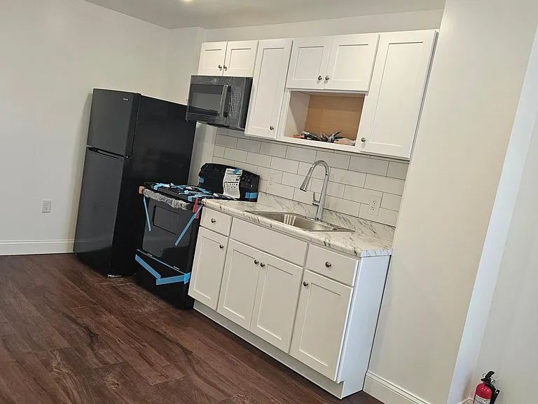 526 Main St #2 — Photo 5