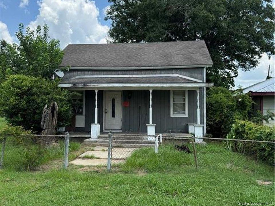 1st image of 104 N Moss St
