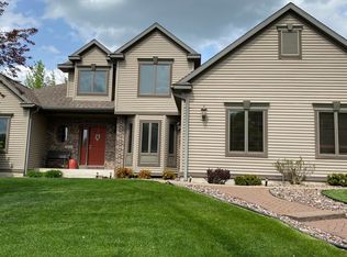 2221 Quarry Ln, Onalaska, WI 54650