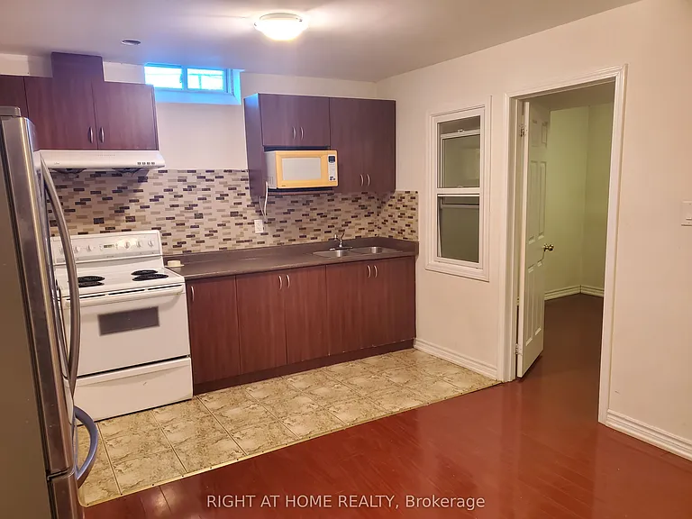 38 Cliff Gunn Rd #BASEMENT — Photo 10