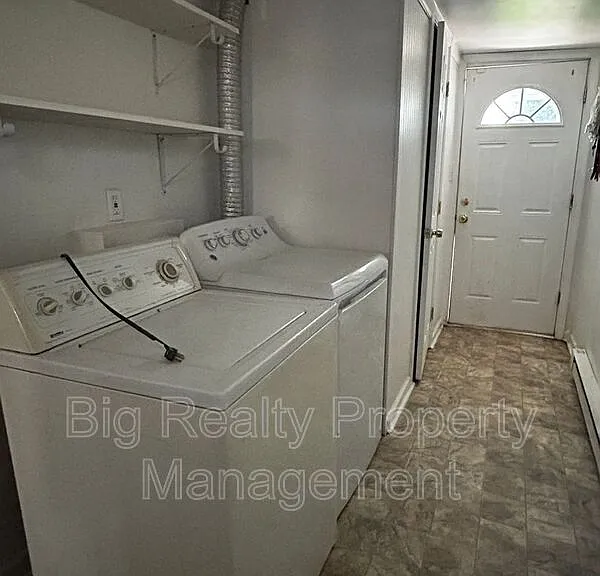 441 Walnut St — Photo 3