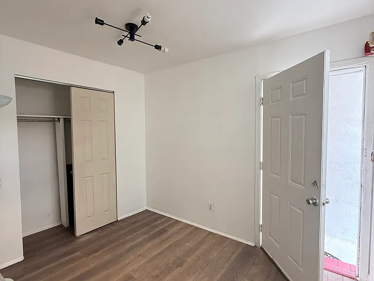 254 S 10th St #1-R — Photo 3