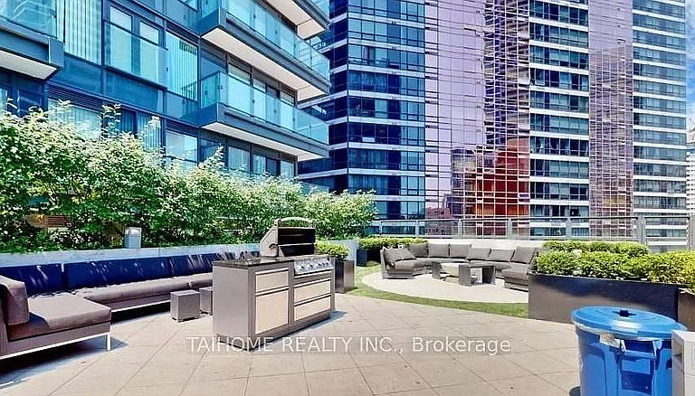 955 Bay St #307 — Photo 20