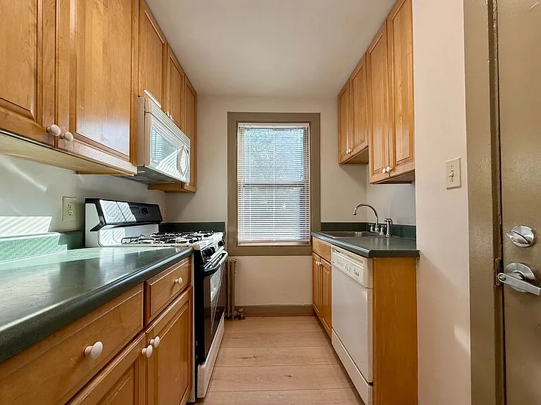 1400 Kenmore Ave #C1 — Photo 6