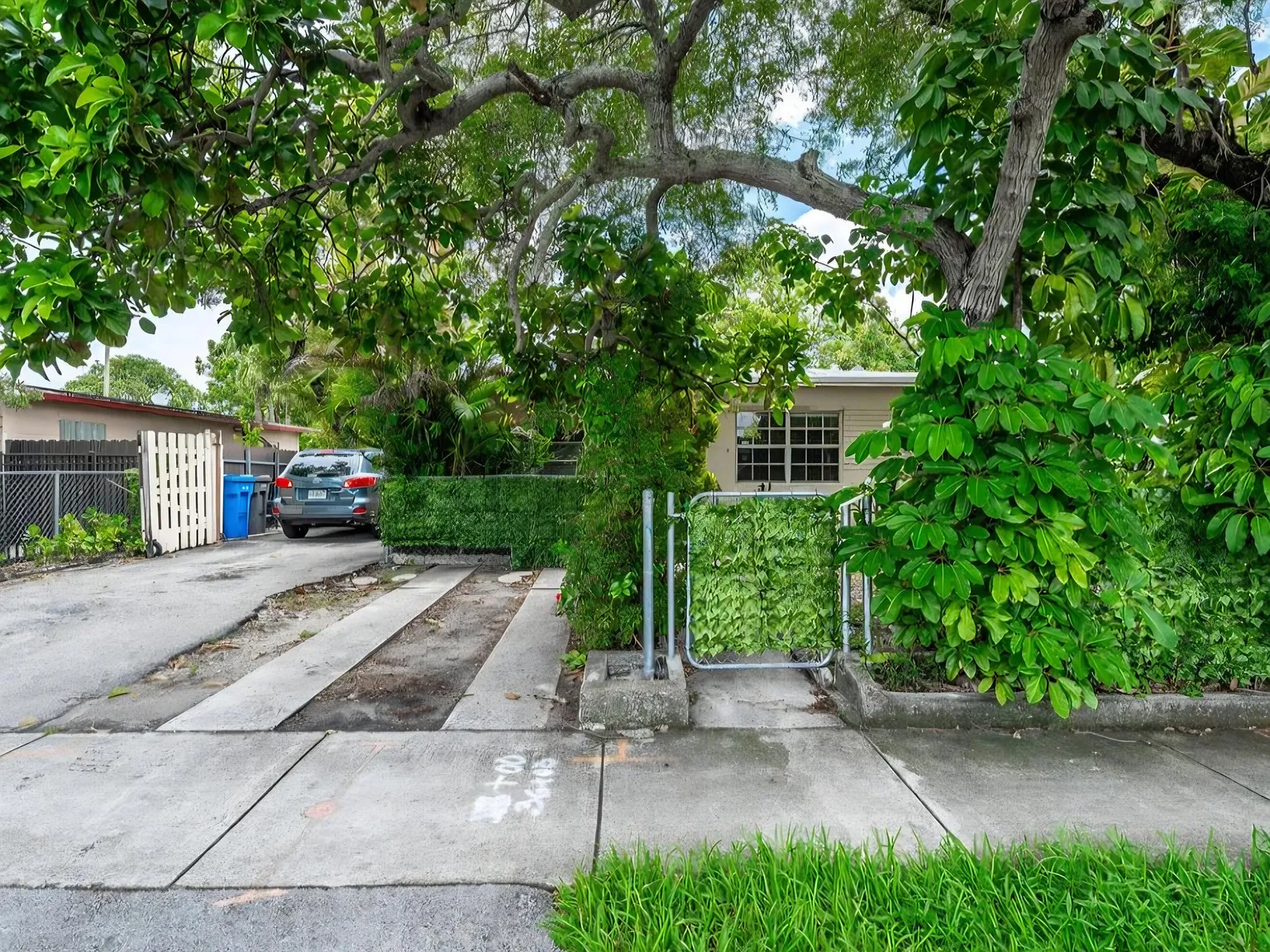 5 bed, 3.0 bath, 1063 sqft, $1,900 — Photo 3