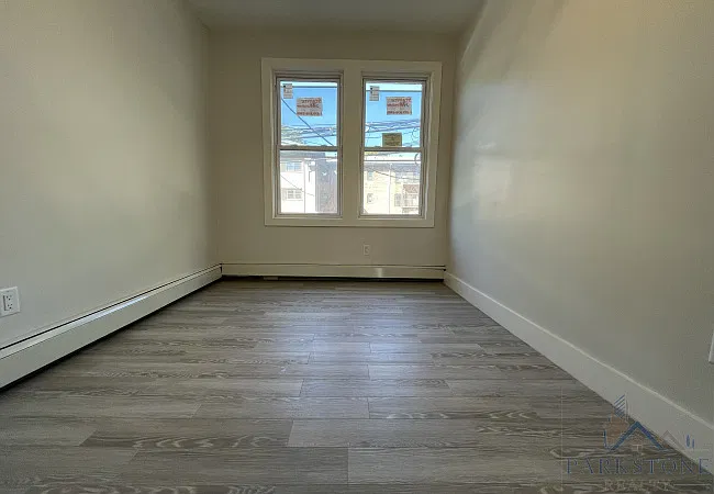 18 Dales Ave #2E