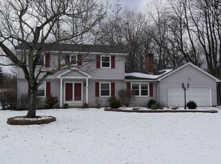 7 Greenhouse Cir, Fairport, NY 14450