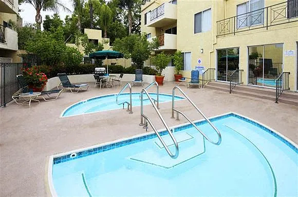 The Oaks Apartments — Photo 21